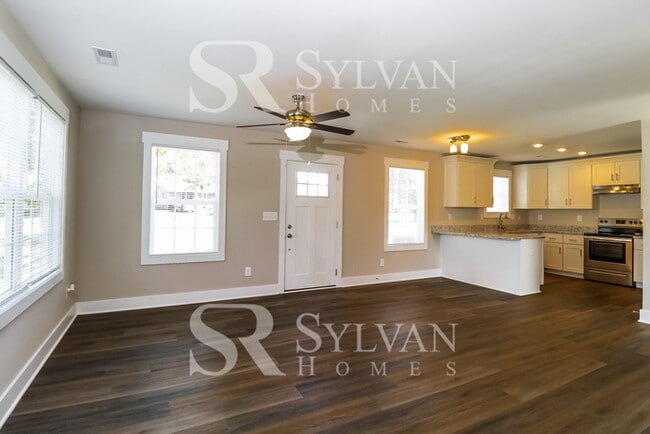 Building Photo - This lovely 3BR, 2.5BA home is move-in ready