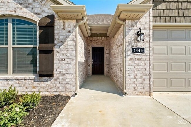 Building Photo - 4446 W Barhem Dr