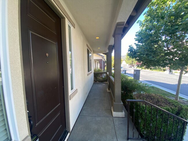 Building Photo - Beautiful 4 Bedroom Home in the Desirable ...