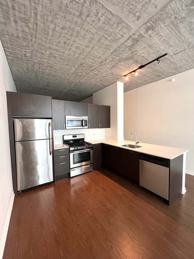 Kitchen - 1345 S Wabash Ave