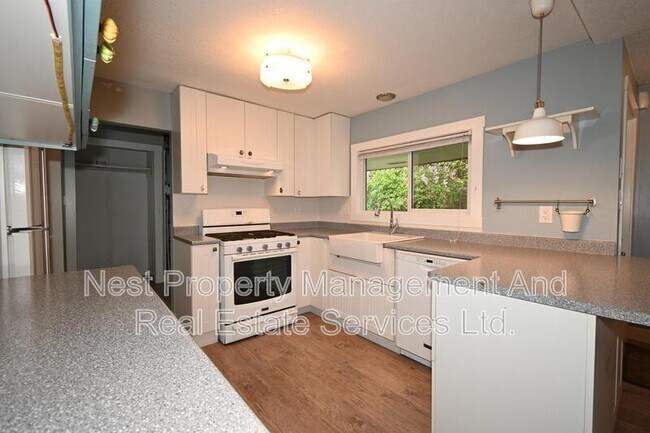 Building Photo - 1551 Hemlock St