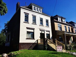Building Photo - 726 N St Clair St