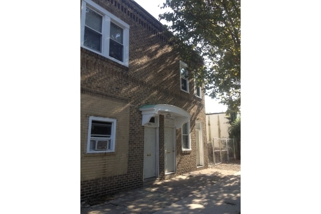 Primary Photo - 889-894 N 27TH St