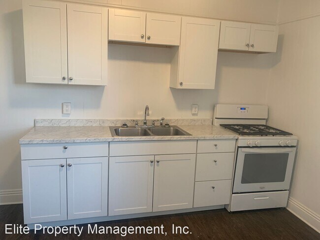 Building Photo - 5 br, 1 bath House - 913 W. Princess St.