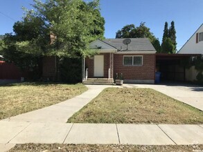Building Photo - 1374 Maple Dr