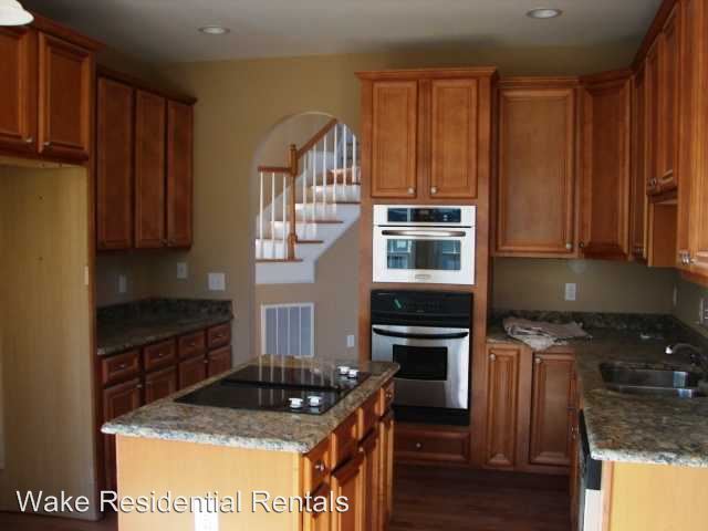 Foto del edificio - 716 Holding Ridge Ct