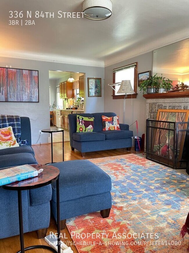 Foto del edificio - Large 3 Bedroom Home With Garage and Fence...