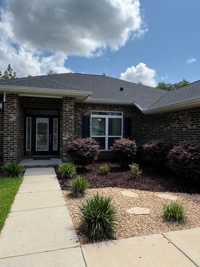 Building Photo - Beautiful 4 Bedroom in Milton