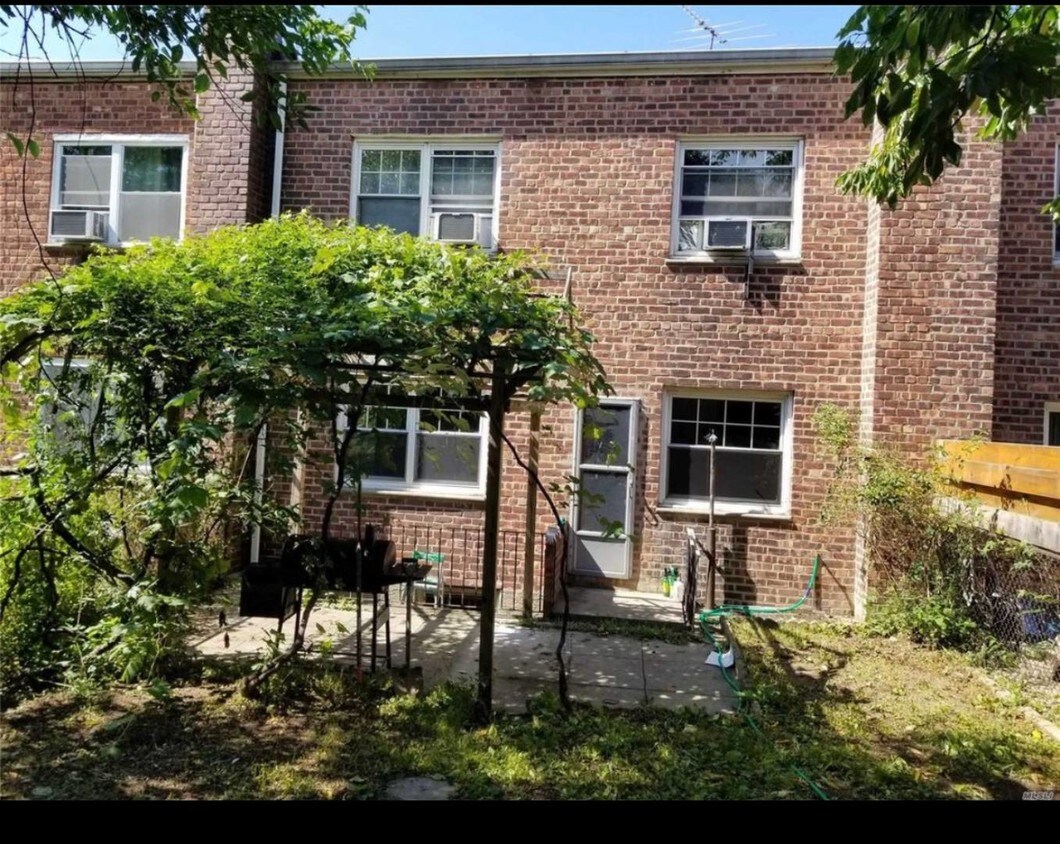Building Photo - 171-64 46th Ave