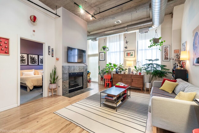 Building Photo - 758 N Larrabee St