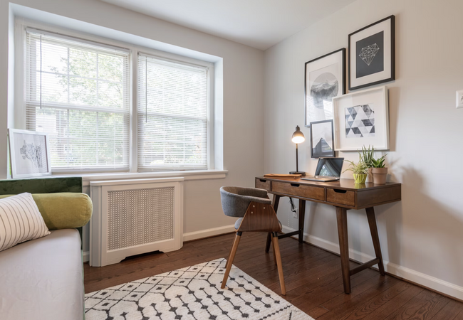 Foto del edificio - Elegant Two-Bedroom, One-Bath Apartment in...