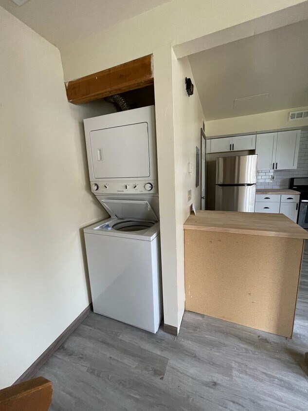 Primary Photo - OSU Gateway 3 bedroom 1 1/2 bath 3 level t...