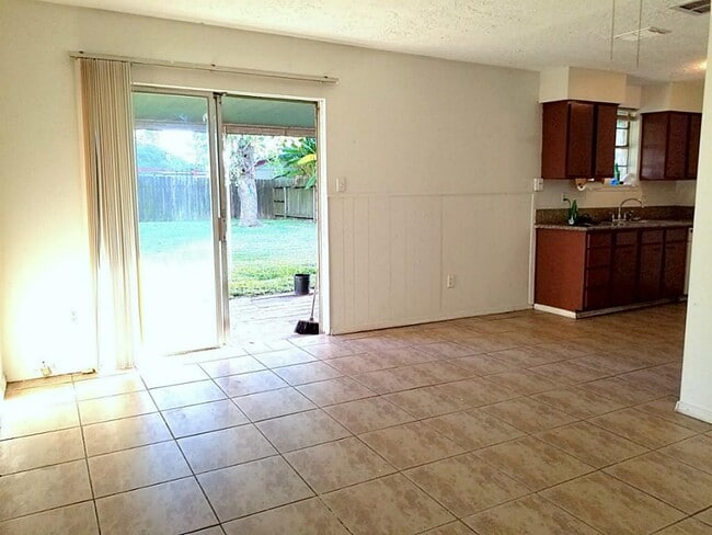 Building Photo - 11523 Glenwolde Dr