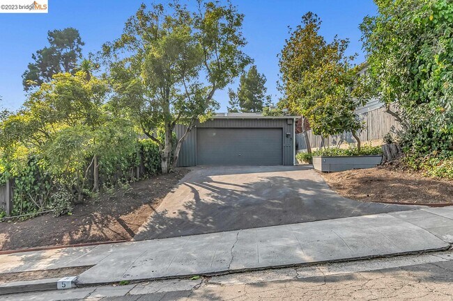 Building Photo - 5 Sotelo Ave