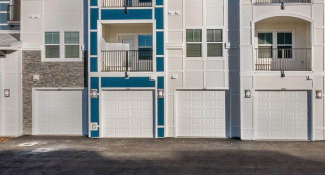 Building Photo - Venice Isles Luxury Apartments