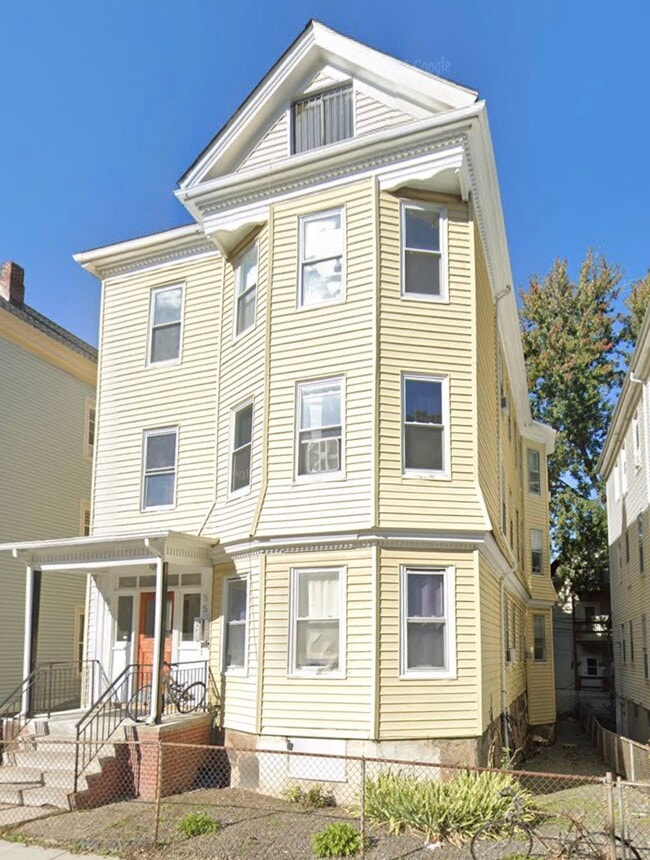 Building Photo - 55 Hillside St
