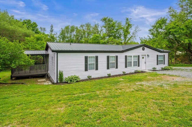 Building Photo - Country Living--Almost 3 Acres!