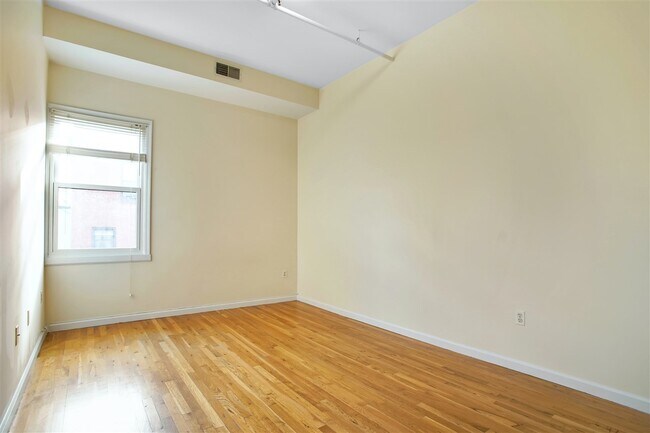 Building Photo - 62 4th St