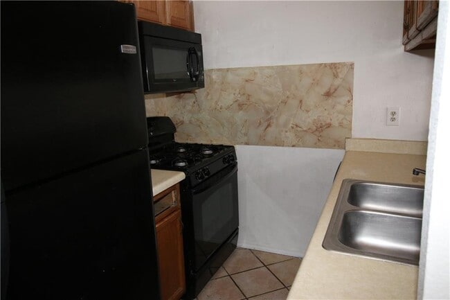 Building Photo - 6027 Bridalveil Dr