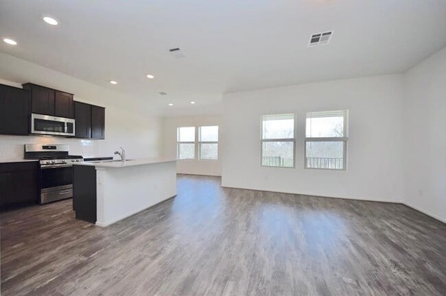 Foto del edificio - 3413 Mikayla Ct