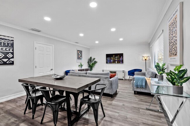 Foto del edificio - 6860 Tyler St