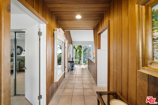 Building Photo - 28952 Selfridge Dr