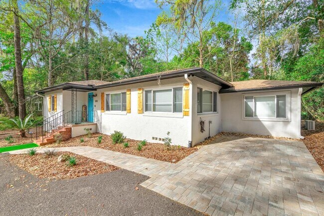 Foto del edificio - 304 NW 24th St