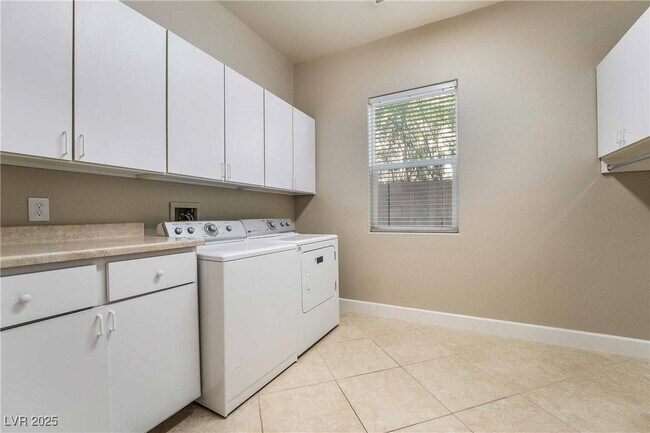 Foto del edificio - 2475 Blackcraig St