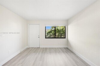 Building Photo - 1330 W 29th St