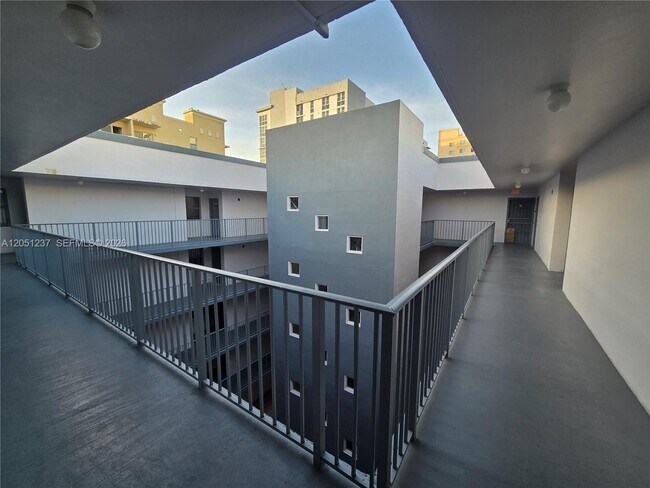 Foto del edificio - 546 SW 1st St
