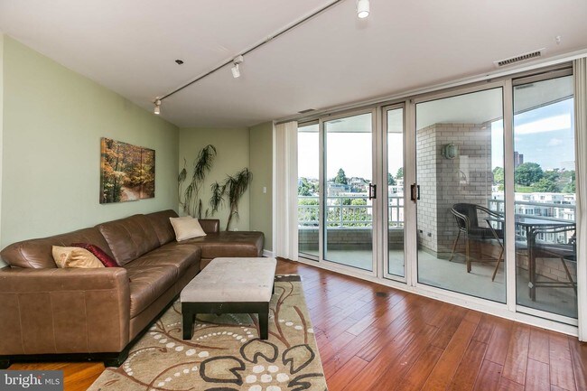 Building Photo - 100 Harborview Dr