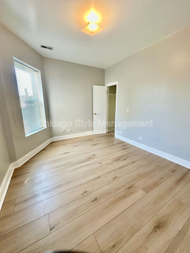 Foto del edificio - 3302 W Fulton Blvd
