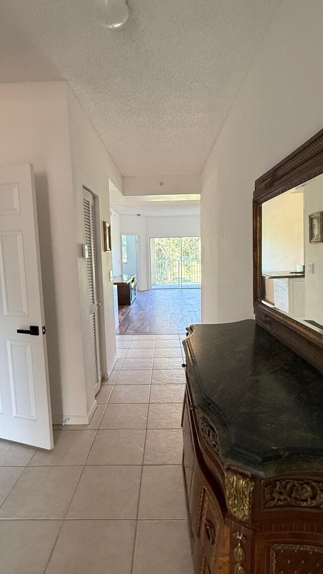 Building Photo - 2080 Greenview Shores Blvd