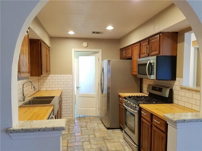 Building Photo - 4305 Tamarack Trail