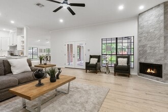 Building Photo - 10 Autumn Oaks Dr