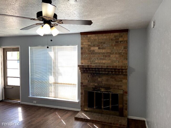 Foto del edificio - 236 Rolling Hills Pl
