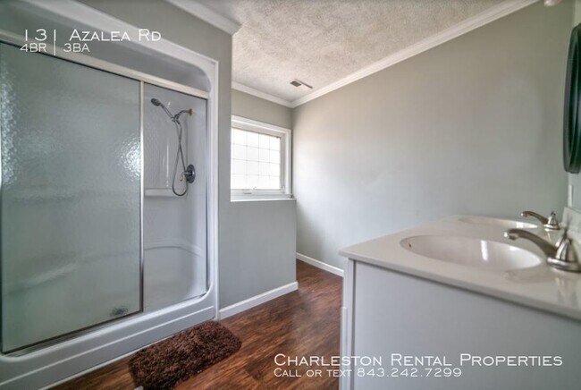 Foto del edificio - 131 Azalea Rd