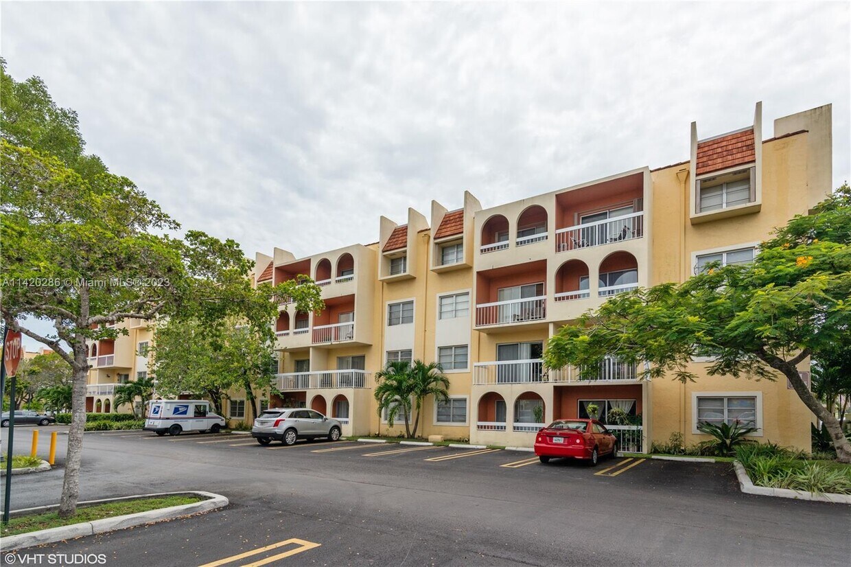 Primary Photo - 7701 Camino Real
