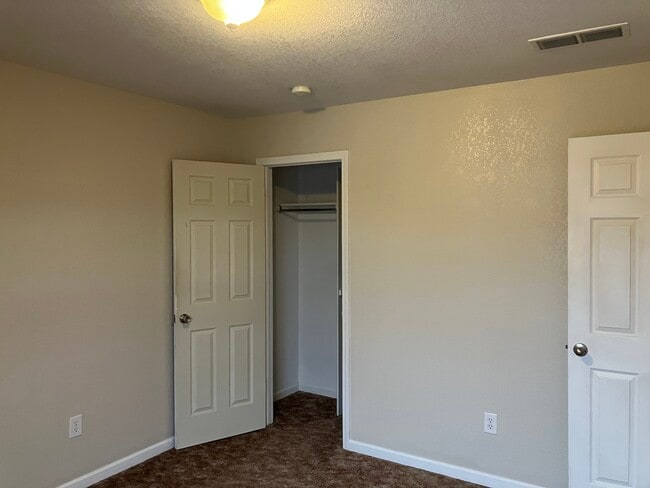 Foto del edificio - 1709 Edgewater Ave