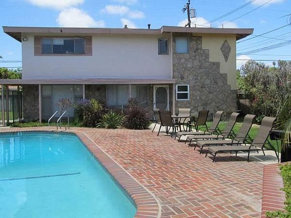 Building Photo - 2233 Canyon Dr