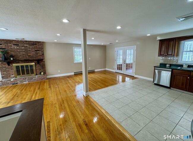 Building Photo - 10 Longview Ln