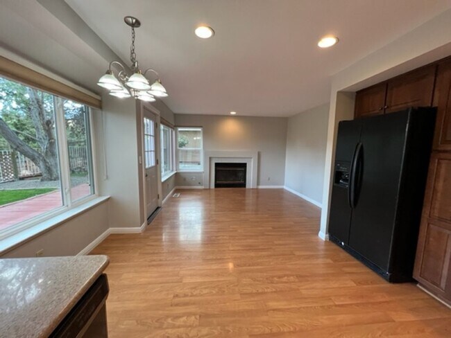 Foto del edificio - 2624 Alpine Creek Rd