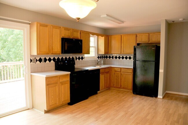 Foto del edificio - Charming End-Unit Townhouse in Mt. Airy Manor Community