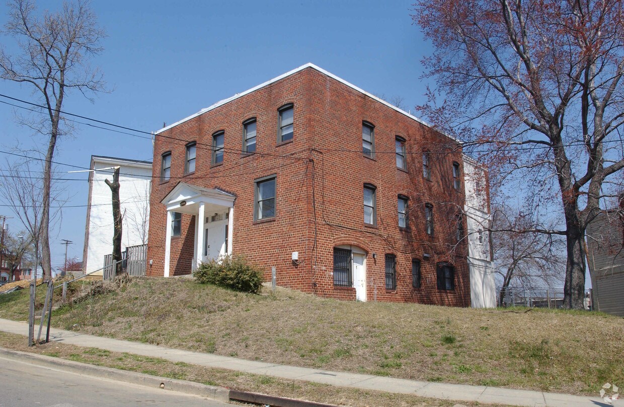 Building Photo - 3149 Buena Vista Ter SE