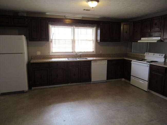 Building Photo - 3bd, 2ba. with carport