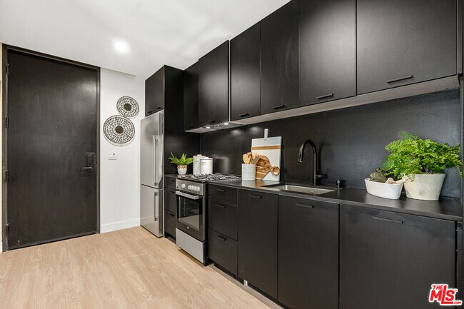 Foto del edificio - 3667 Keystone Av