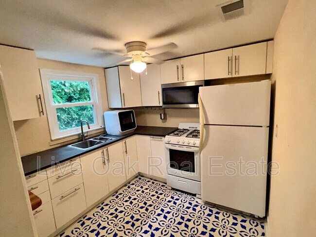 Foto del edificio - 4615 Colonial Ave