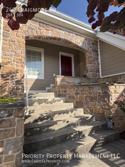 Photo - 240 Craigmore Dr House