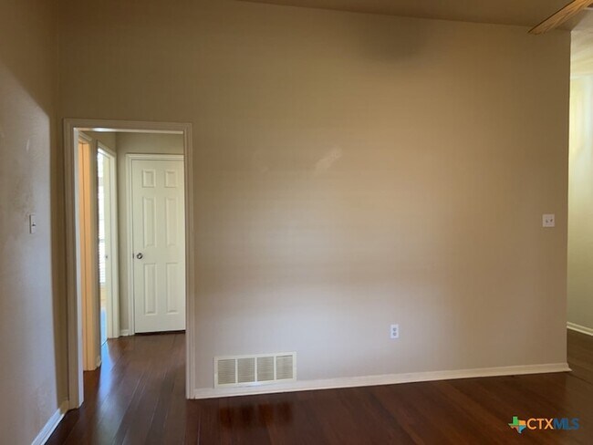 Foto del edificio - 3906 Lone Oak Dr