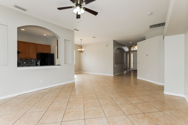 Building Photo - Bright Home in Wesley Chapel, FL!